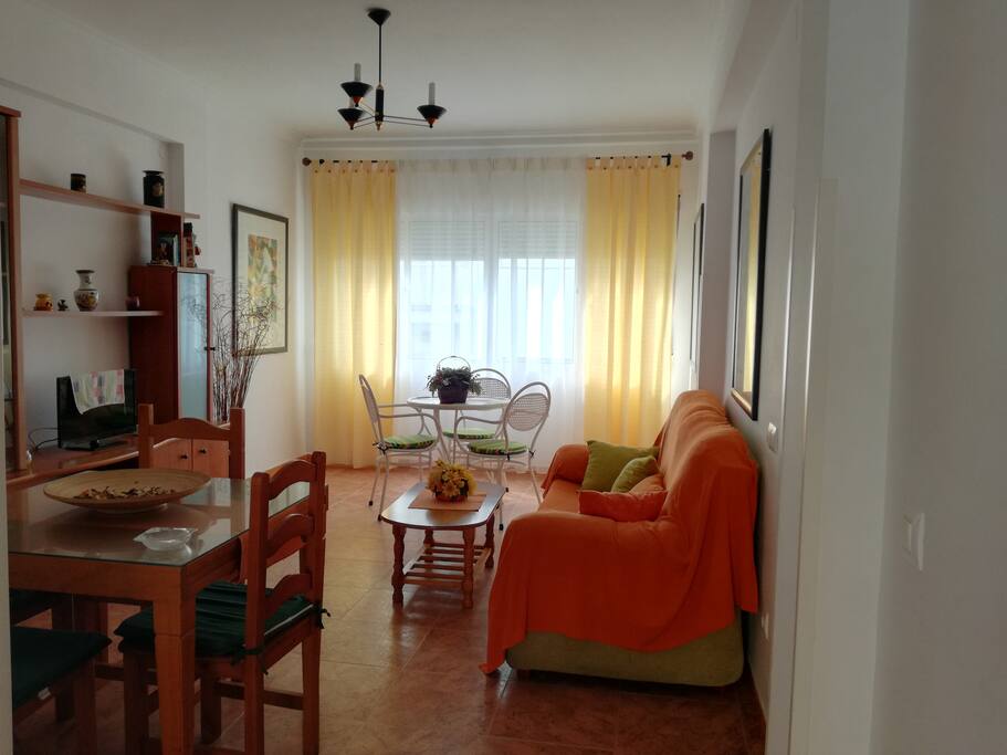 Sofá y zona de merienda