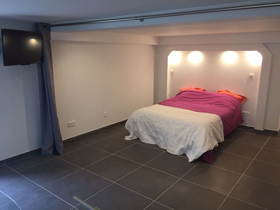 Belle chambre avec TV et Wifi