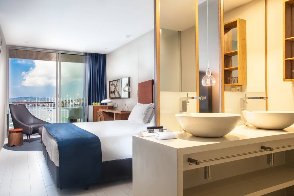 Deluxe Sea View 2