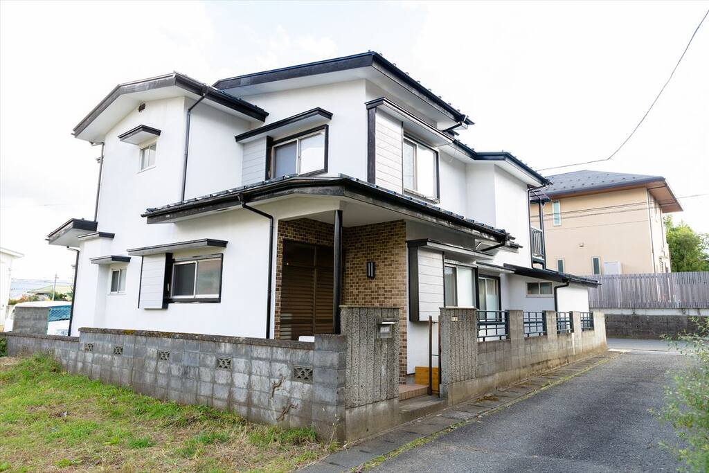 建物全景(玄関側)