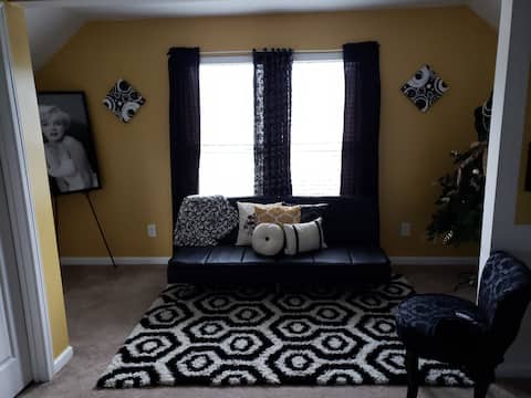 Top Airbnb: Home Away from Home (w/Theater Room, Pool & Spa) in Parkwood Union Hill