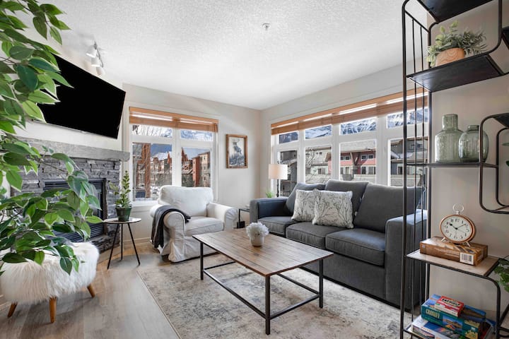 Fantastic Mountain View One Bedroom Escape - Canmore