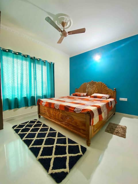 Cozy Stays - 1 BHK Apt with Kitchen and Balcony