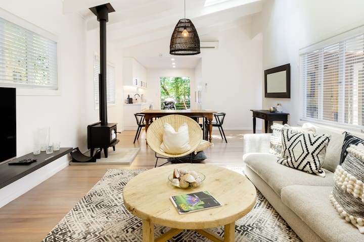 Rainforest Bungalow Retreat close to Beaches