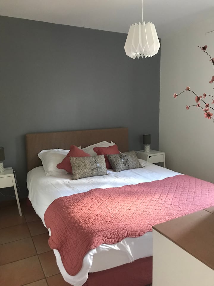 საძინებელი 1