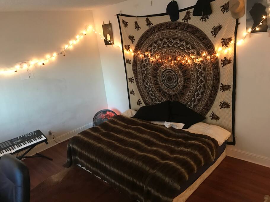 bed / back perspective
