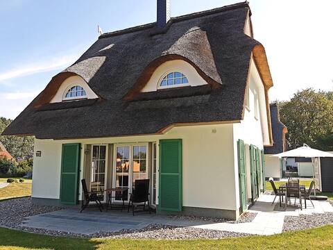 Fantastic Baltic Sea holiday home under thatch