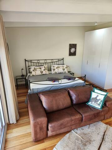 2 Private Cottages for the Price of One, Book Now! gallery image 5