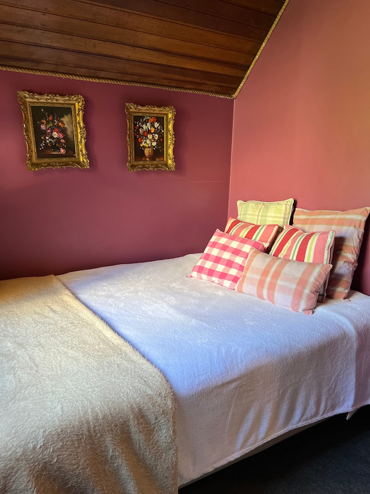 Habitación con cama doble