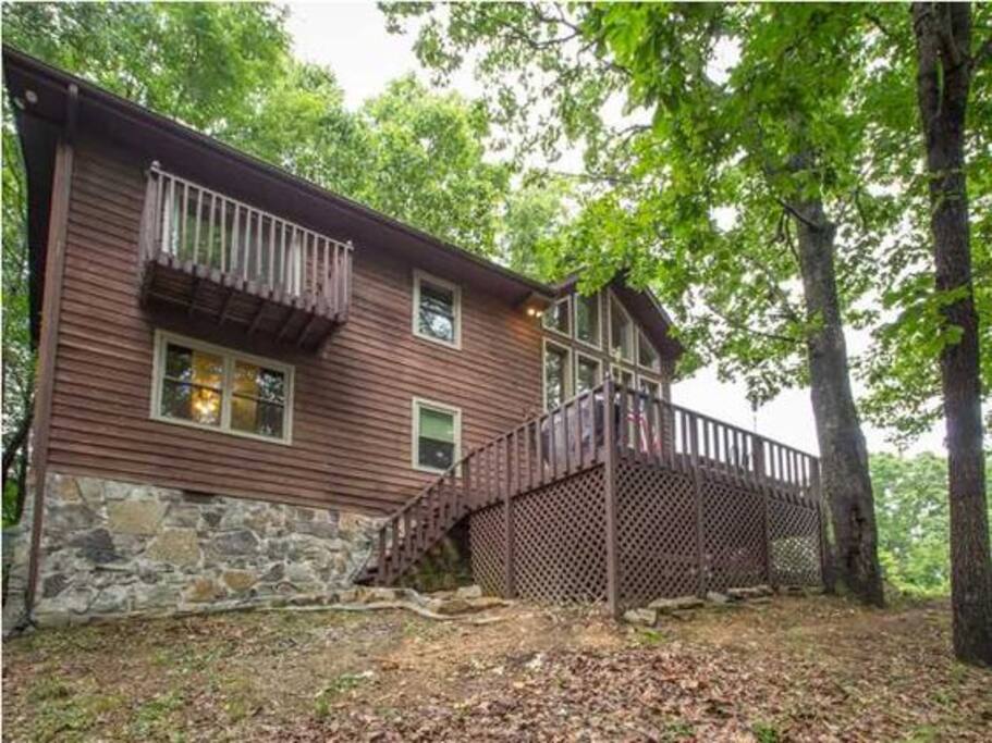 Cozy Chattanooga Chalet