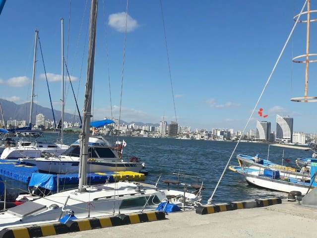 Samsung Home Happy House-Best Ocean View / City Center / Tourist Market & Abai Village & Expo Park & Food & Café 5 minutes