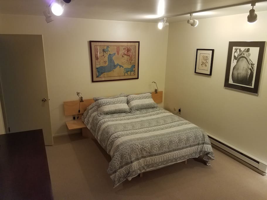 Very comfy queen sized bed