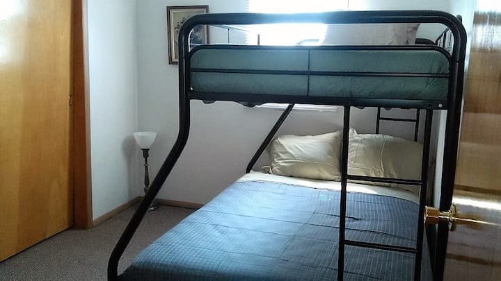 Двуетажно легло