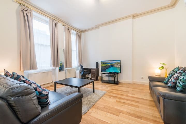 Baker Street Regents Park 2 Bedroom Apart 210