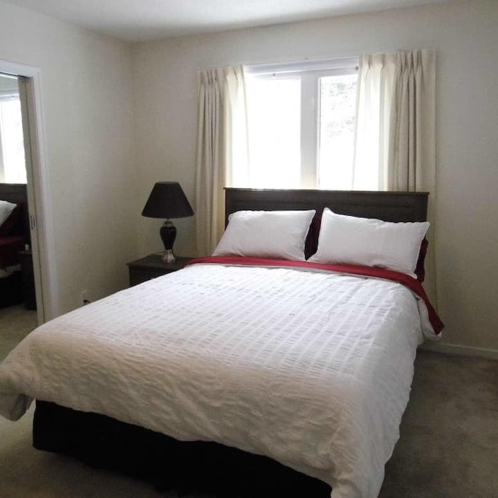 Large home, close to airport & downtown