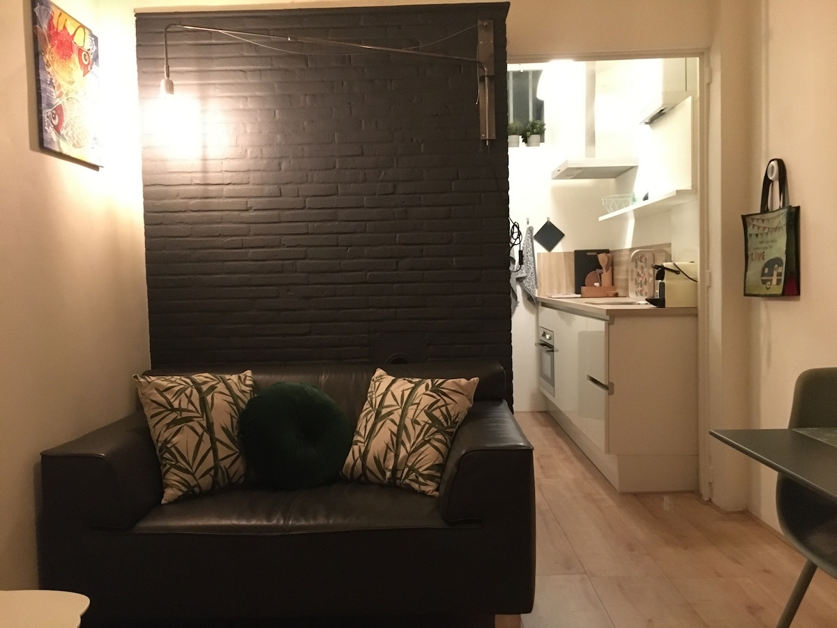 Popular Airbnb listing: Former police station, now cozy tiny house in Wijk 00
