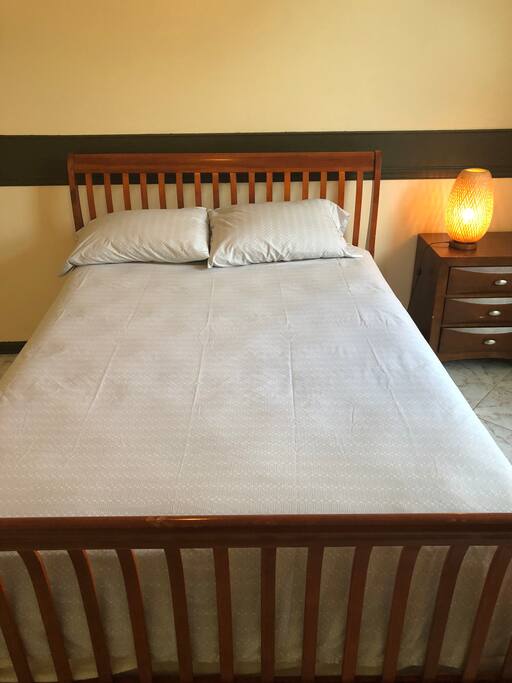 BEDROOM 2- QUEEN