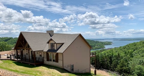 Designer 8 Bed/8.5 Bath Lodge W/Lakeview Sleeps 25