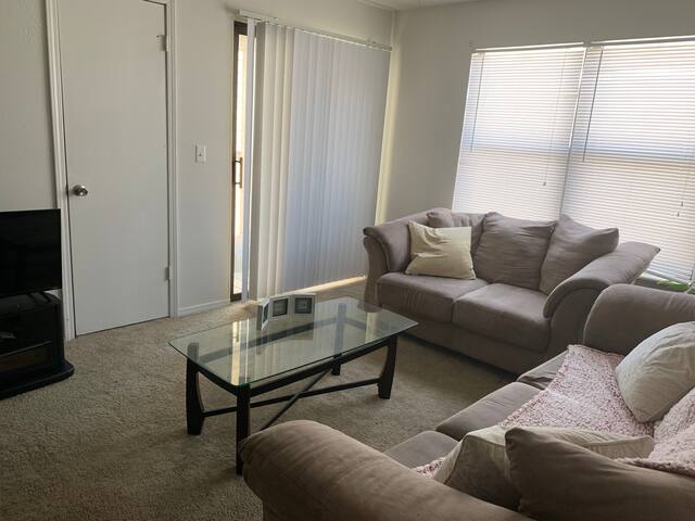 Cozy 1BR Apartment in quiet area — top floor