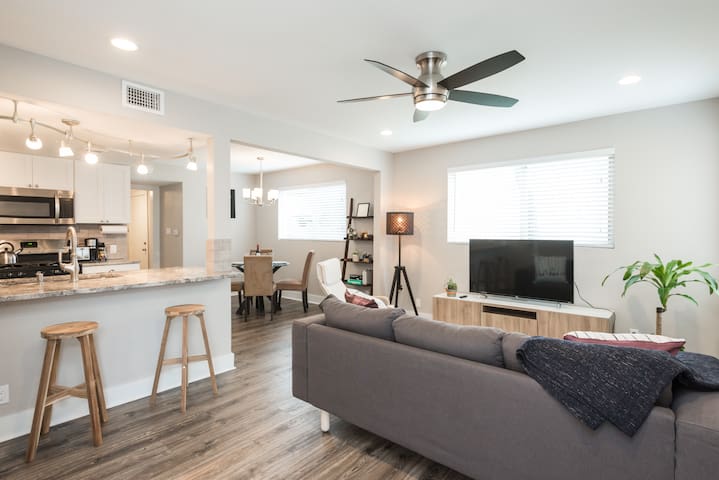 Modern 3br/3b: 10 mins to Downtown & Airport