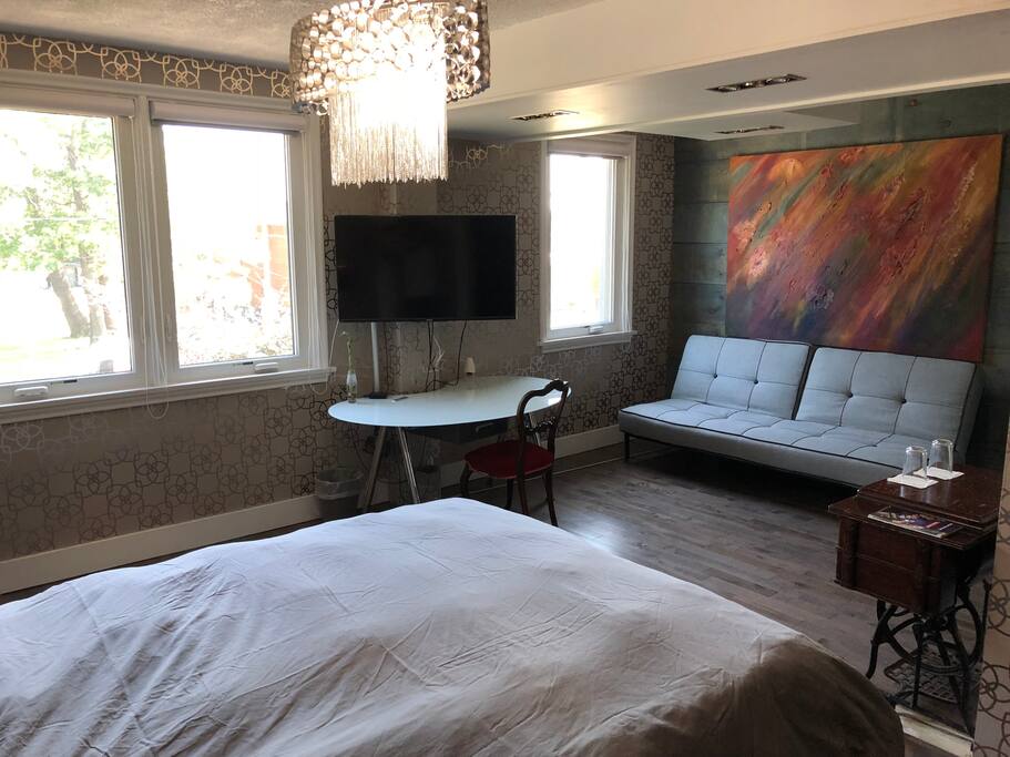 Queen room