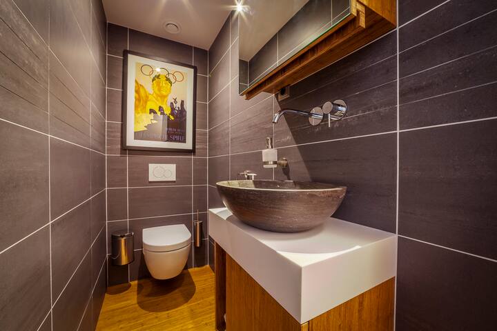 Stylish design apartment gallery image 5