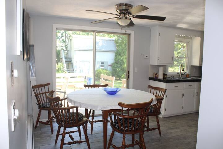 Newly Renovated Spacious Ranch, Large Yard gallery image 4