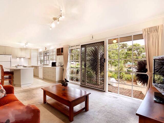 Fantastic view tidy room Beautiful garden single room