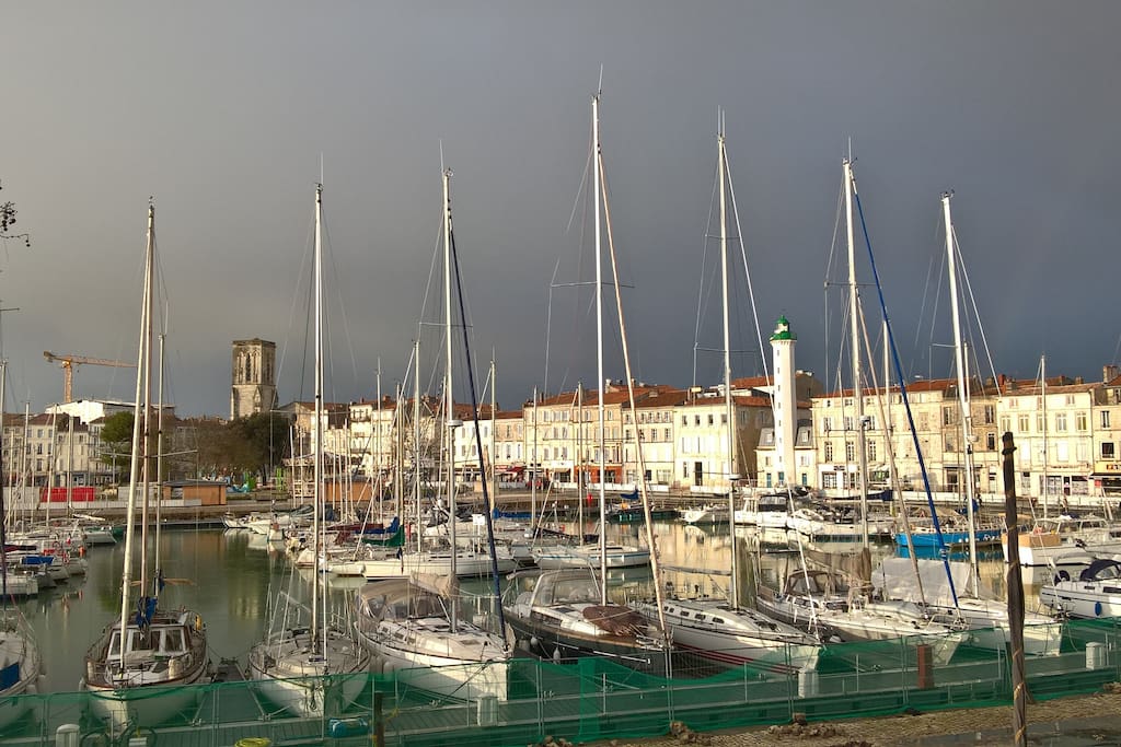 Beautiful flat in historic buidling with magnificient view on the old harbour