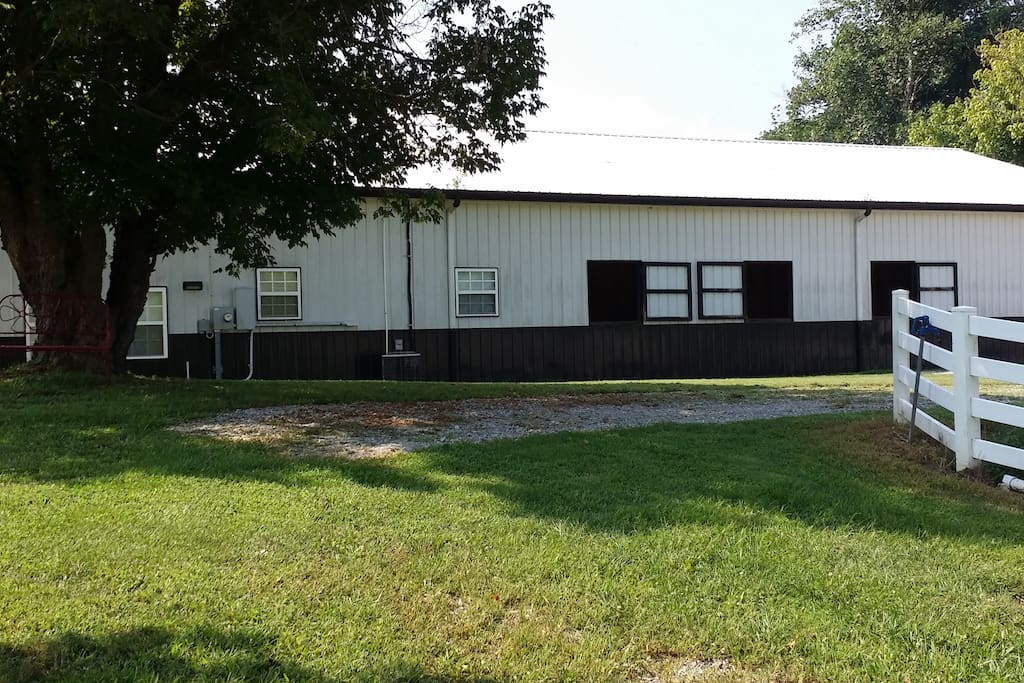 10-stall barn and guest apartment