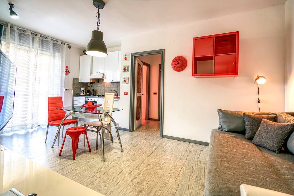 Soggiorno con vista cucina