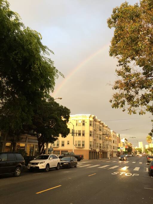 Conveniently located on Polk near many bars/restaurants