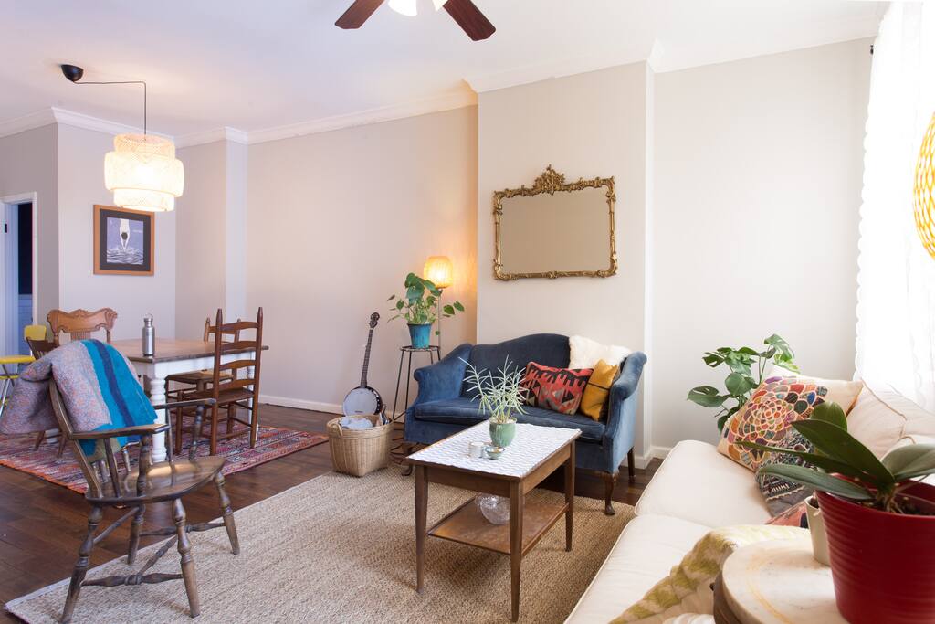 Living room/dining area