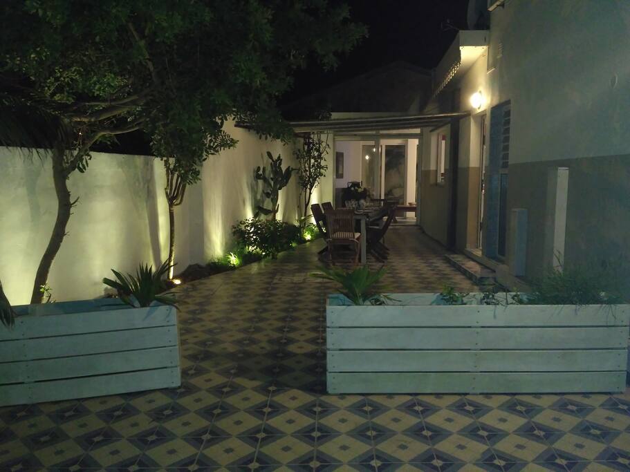" Le Coin Cardinal" by night