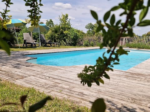 Quiet country house with private pool