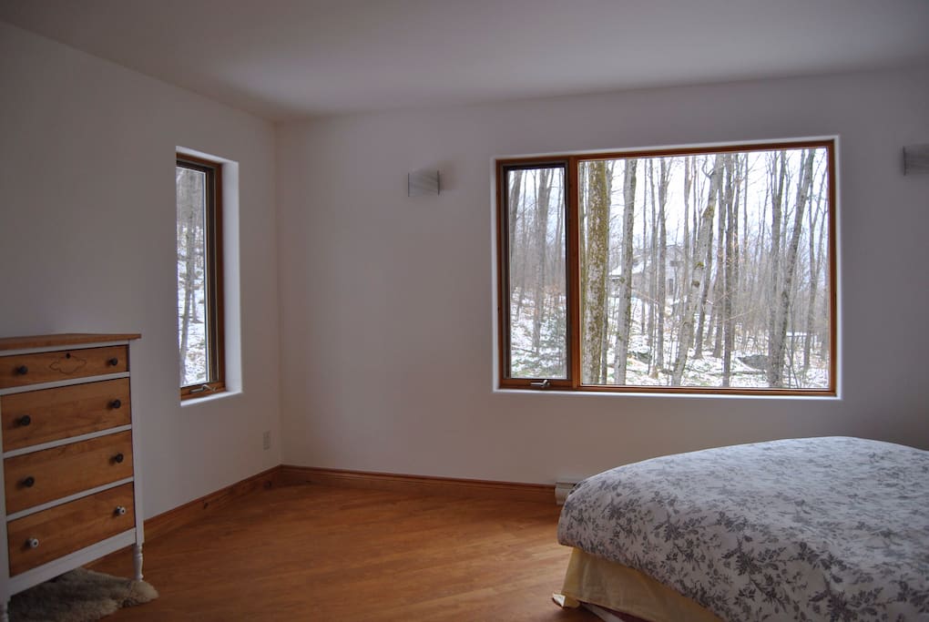 Large first bedroom.
Clean and bright with great views.