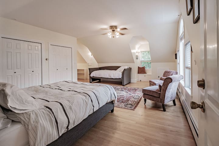 Master suite with a queen bed and a day bed.