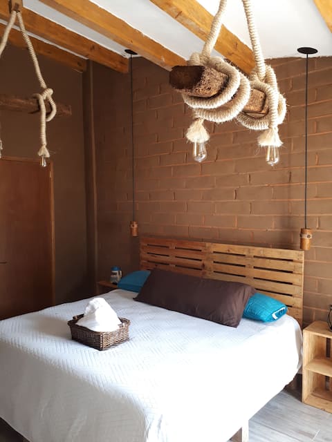 STAY 360 BEAUTIFUL CABIN  FOR COUPLE OR FAMILY