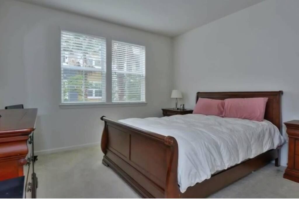 Queen Size bed, TV in room