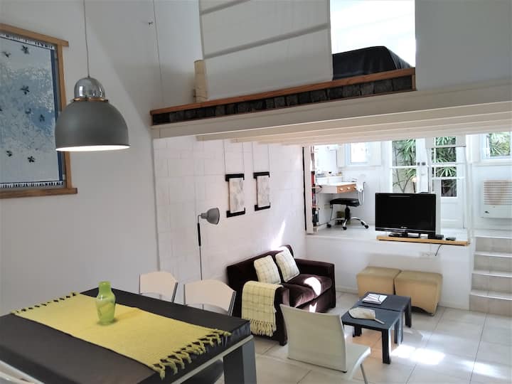 Refurbished furnished loft with patio in Recoleta
