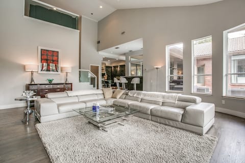 Popular Airbnb listing: The Best Dallas Has with Heated Pool and Spa in Lake Highlands