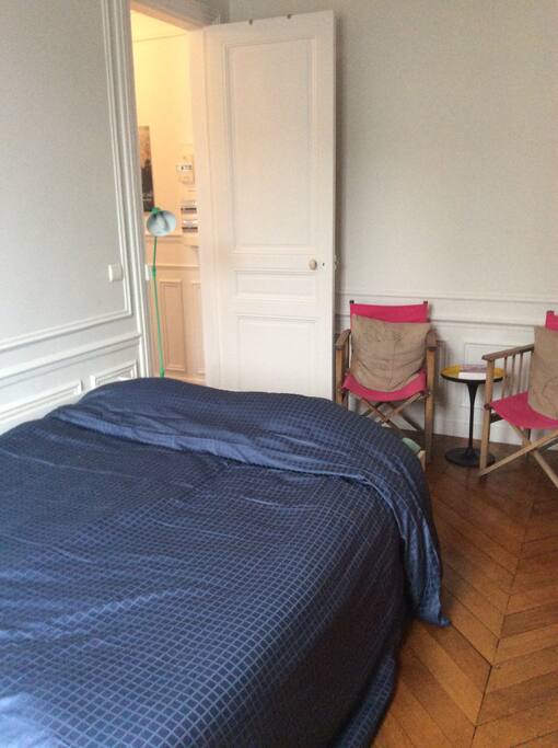 Chambre avec lit double.