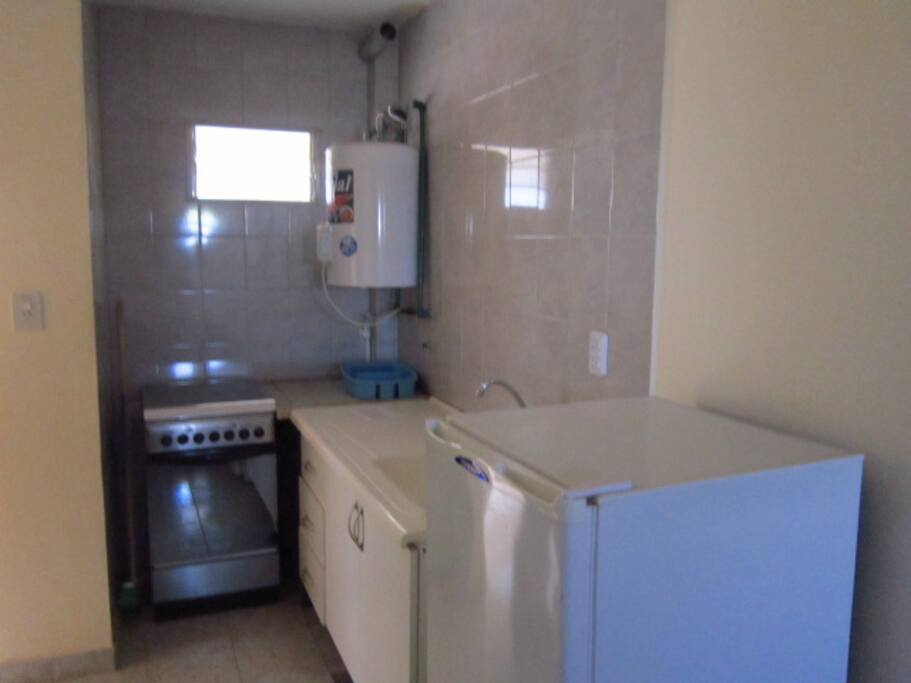 cocina equipada nueva. mas heladera agua caliente