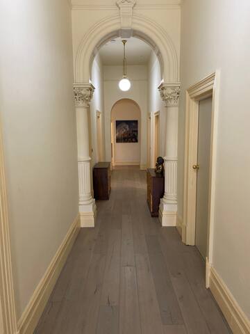 St Elizabeth’s Home – 4 BED & 2 BATH – Sleeps 10! gallery image 4