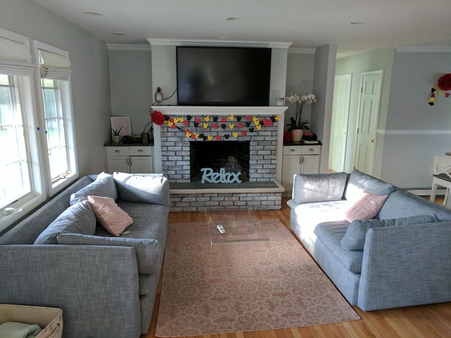 Living room / TV area