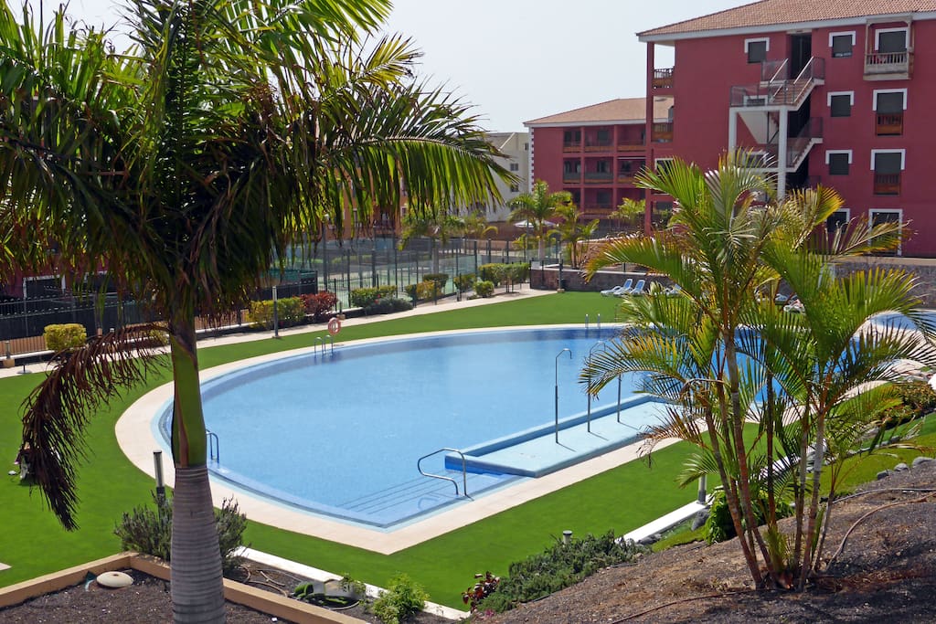 Amplia piscina
