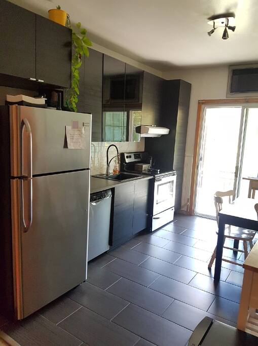 Kitchen/Cuisine-Salle à manger