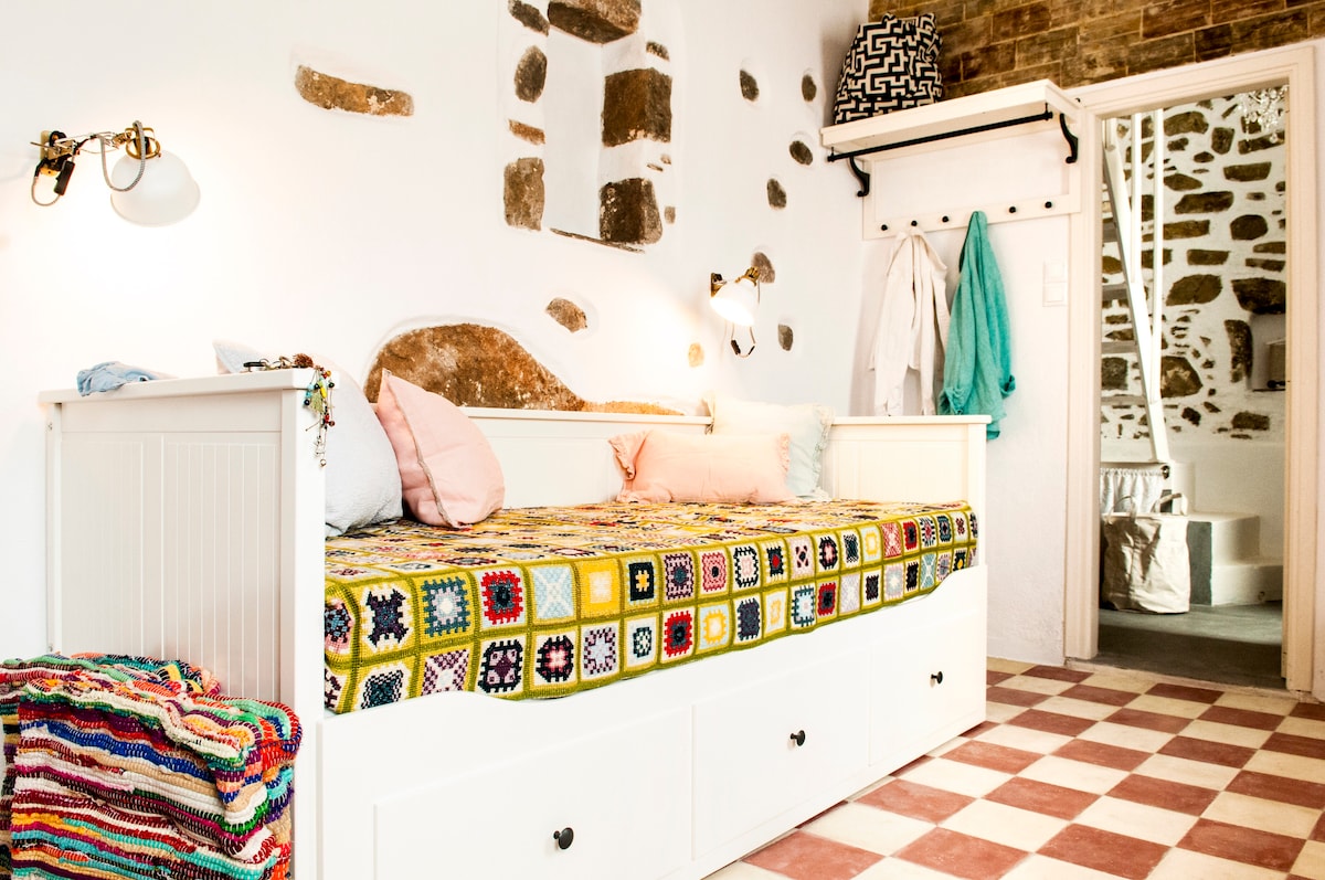 Პირველ სართულზე/ გასაშლელი ორადგილიანი საწოლი