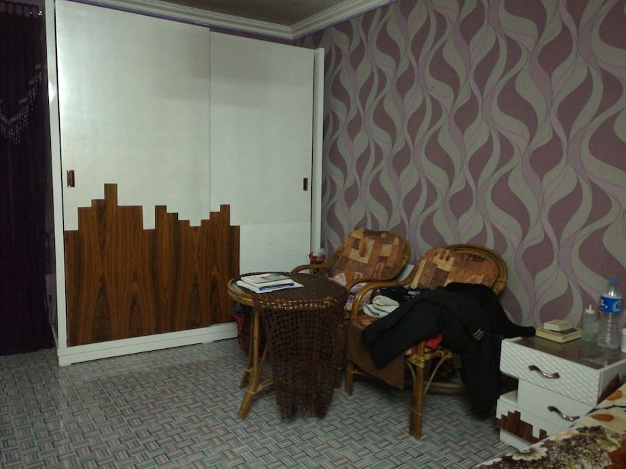 the decor of the room