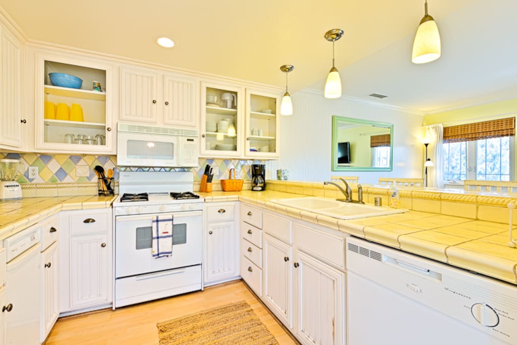 Bright, cheery fully equipped Kitchen to meet all of your culinary needs.